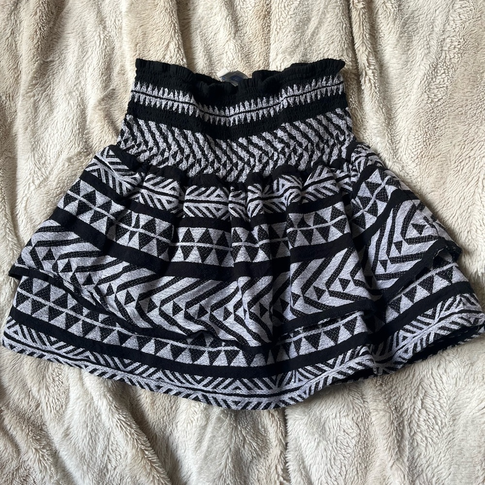 Black and gray patterned skirt, high waisted